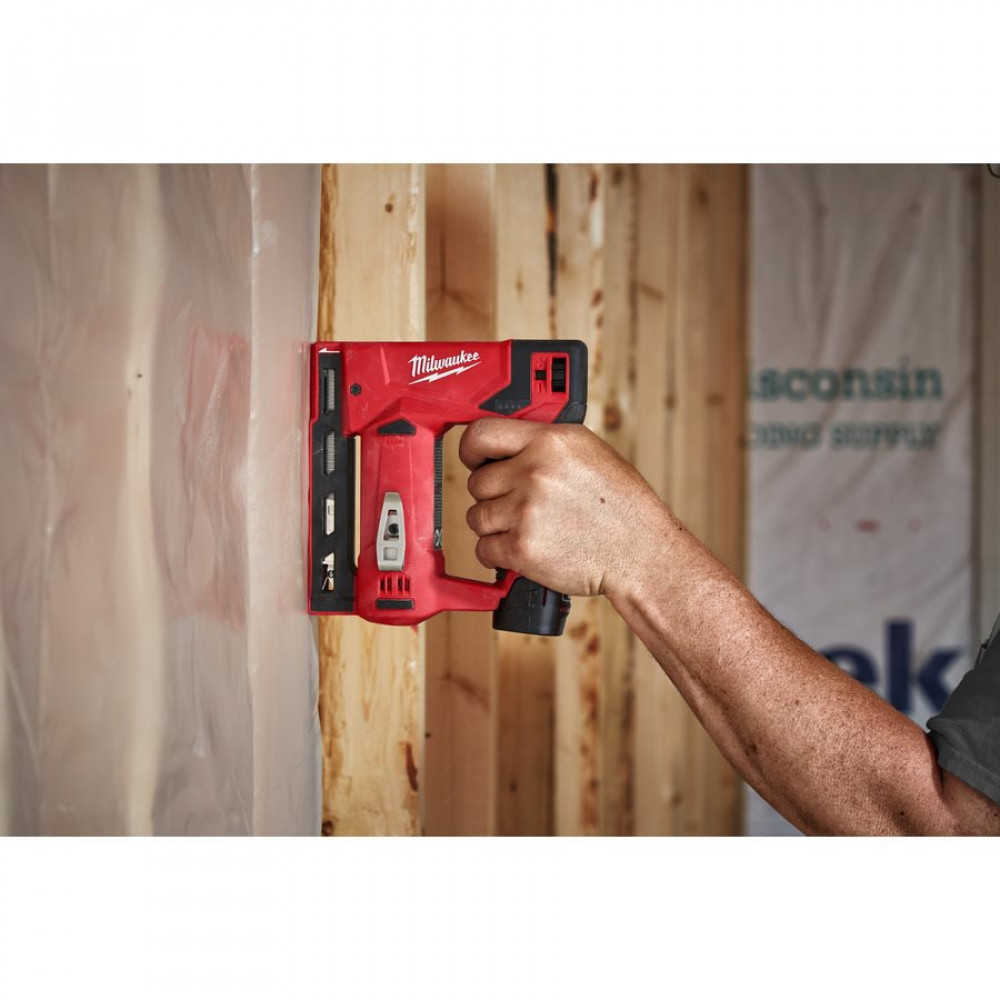 Степлер скобозабивной аккумуляторный MILWAUKEE M12 BST-202X (4933459635)