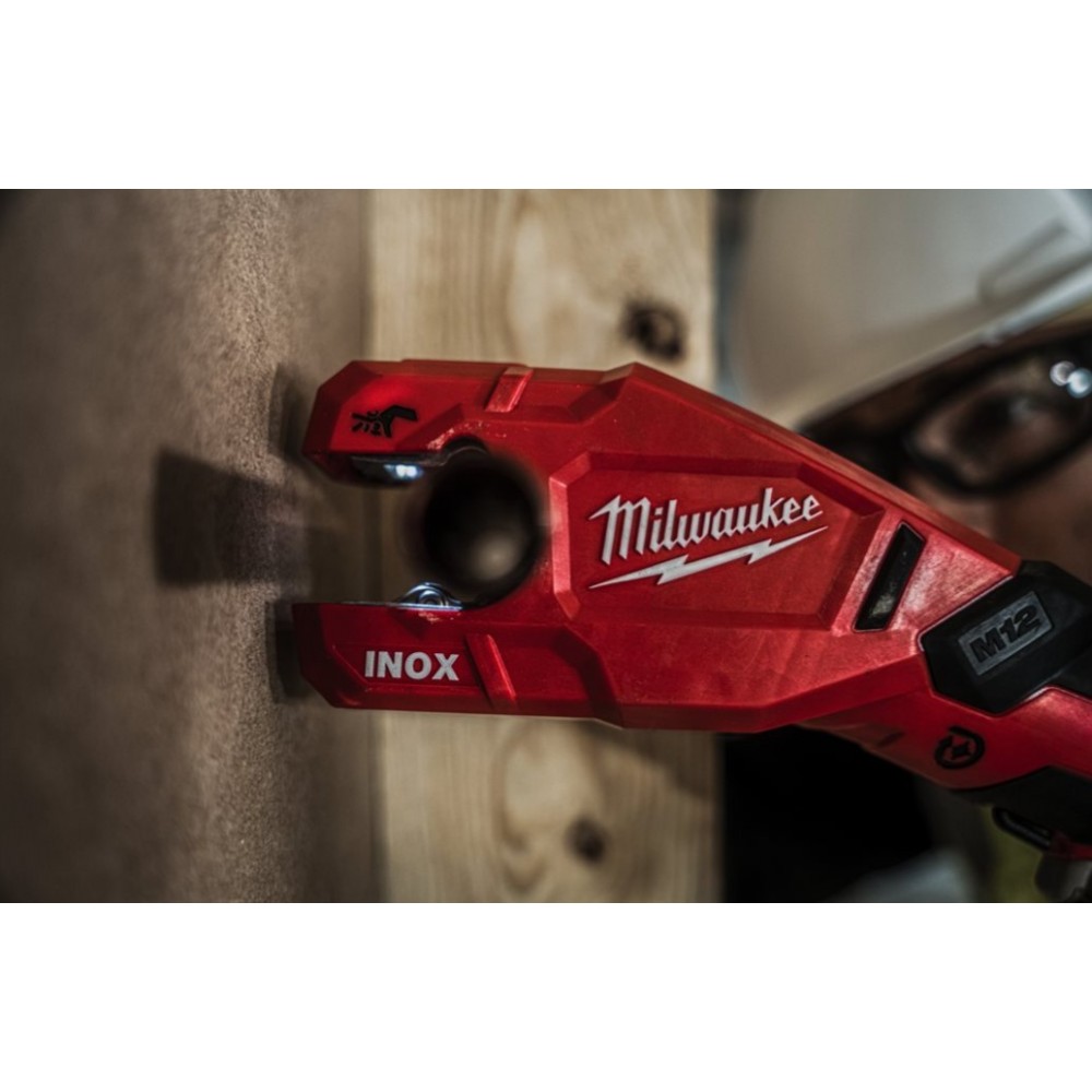 Аккумуляторный труборез по нержавеющей стали MILWAUKEE M12PCSS-0