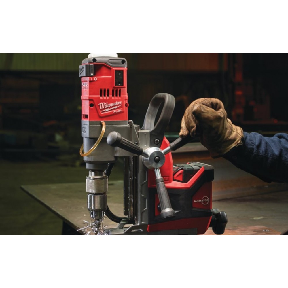 Аккумуляторная дрель на магнитной станции Milwaukee M18 FUEL FMDP-0C (493345163)