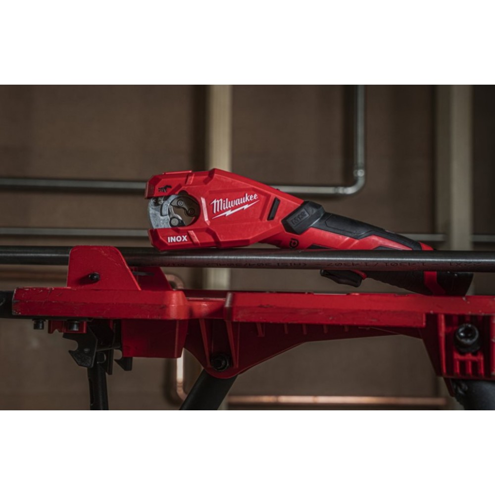 Аккумуляторный труборез по нержавеющей стали MILWAUKEE M12PCSS-0