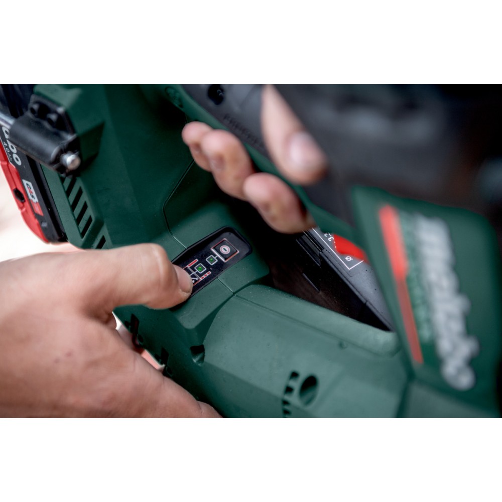 Аккумуляторный гвоздезабиватель Metabo NFR 18 LTX 90 BL (612090800)