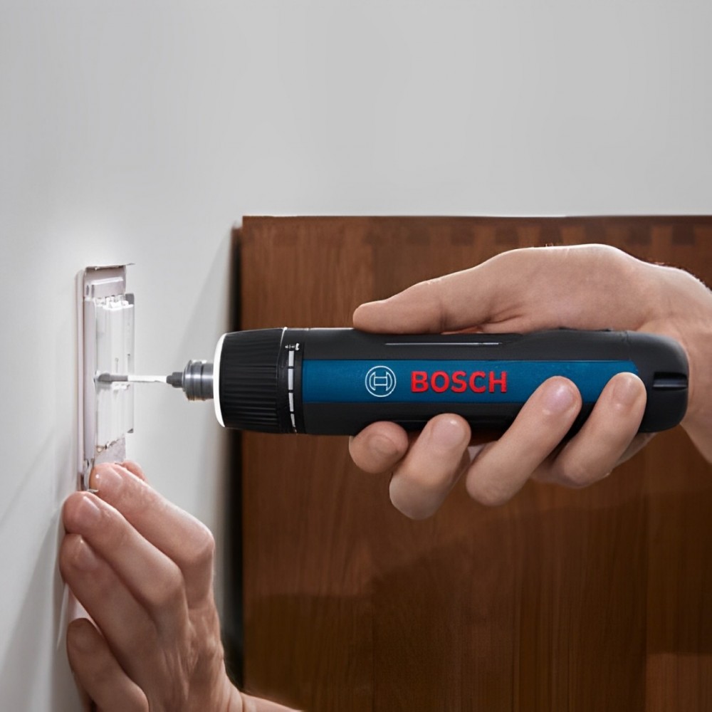 Аккумуляторная отвертка Bosch Professional GO 3 в кейсе с набором насадок (06019H2201)